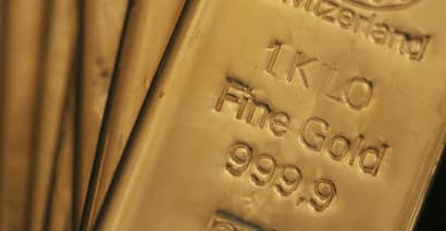 Gold Settles Flat as Firmer Dollar Weighs